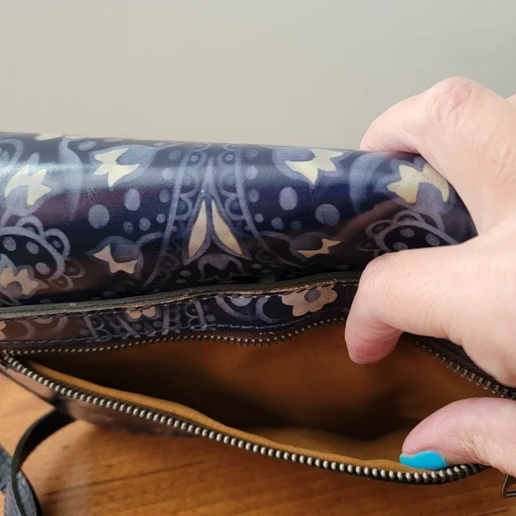 NWT Patricia Nash Laurentina Italian Folklore Blue Floral Print Leather Purse - Picture 4 of 16
